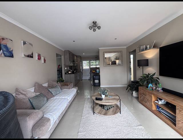 3 BEDROOM FREESTANDING TO LET IN SUNNINGDALE
